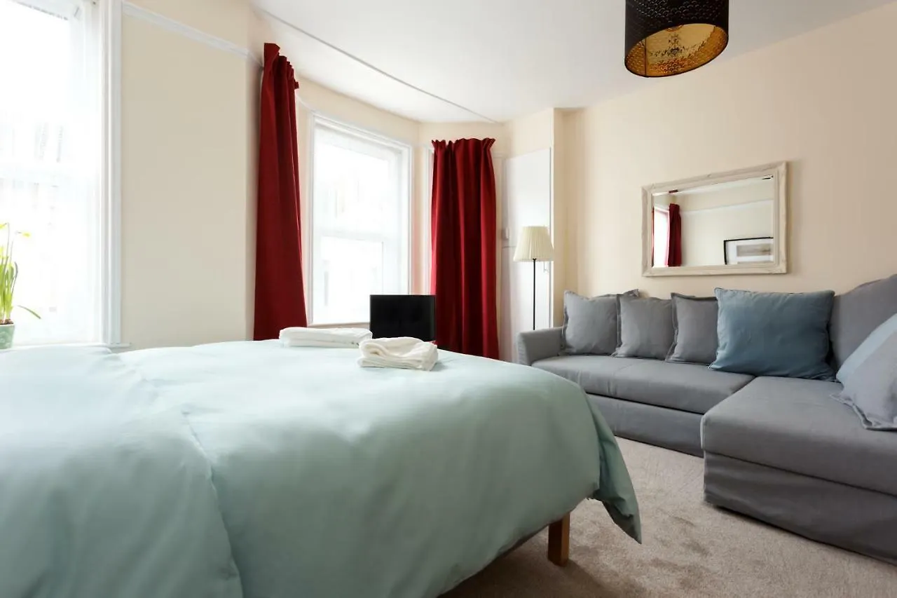 Stylish Town Centre Apartment Close To Beach And Shops Bournemouth