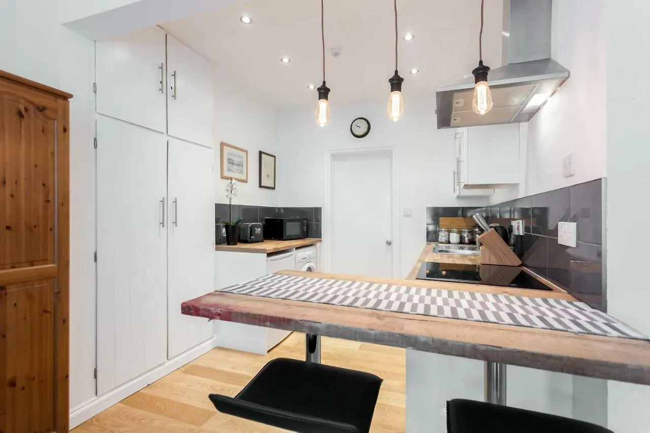 Stylish Town Centre Apartment Close To Beach And Shops Bournemouth